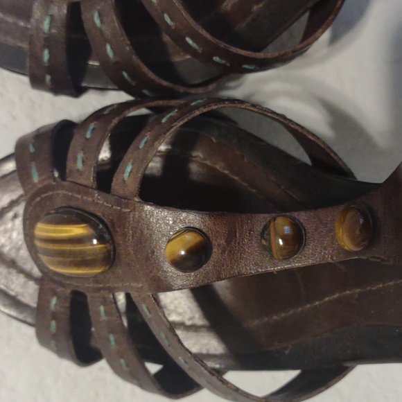 Vince Camuto Sandal with cute stitching and stone detail. Size, best guess,7-7.5 - Picture 8 of 12